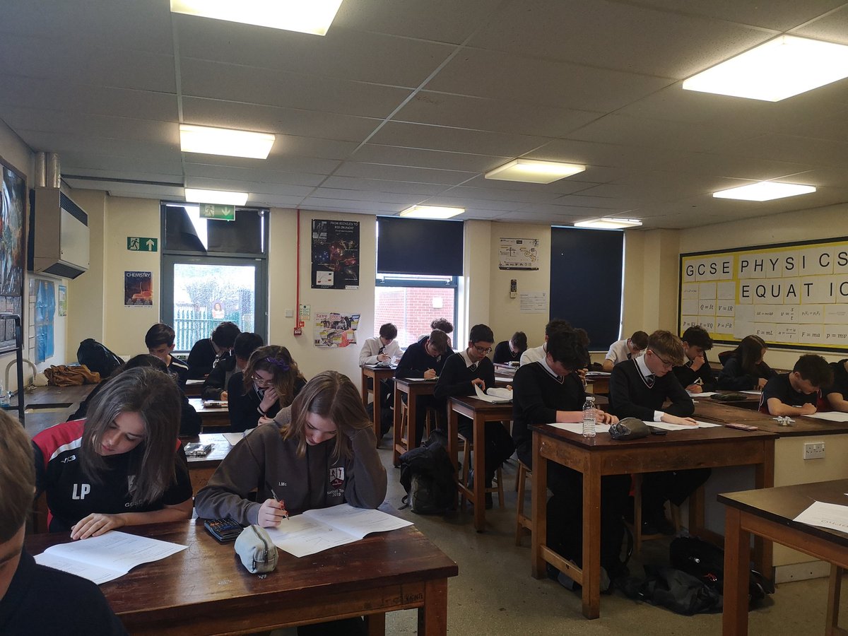 After a grueling 2 weeks of mocks, these Year 11s at <a href="/WyedeanSchool/">Wyedean School & Sixth form centre</a> *still* volunteered to participate in <a href="/TheBPhO/">The BPhO</a> Physics Olympiad (1 hr paper exam) - incredible stamina and love for problem-solving! <a href="/WyedeanScience/">Wyedean Science</a>