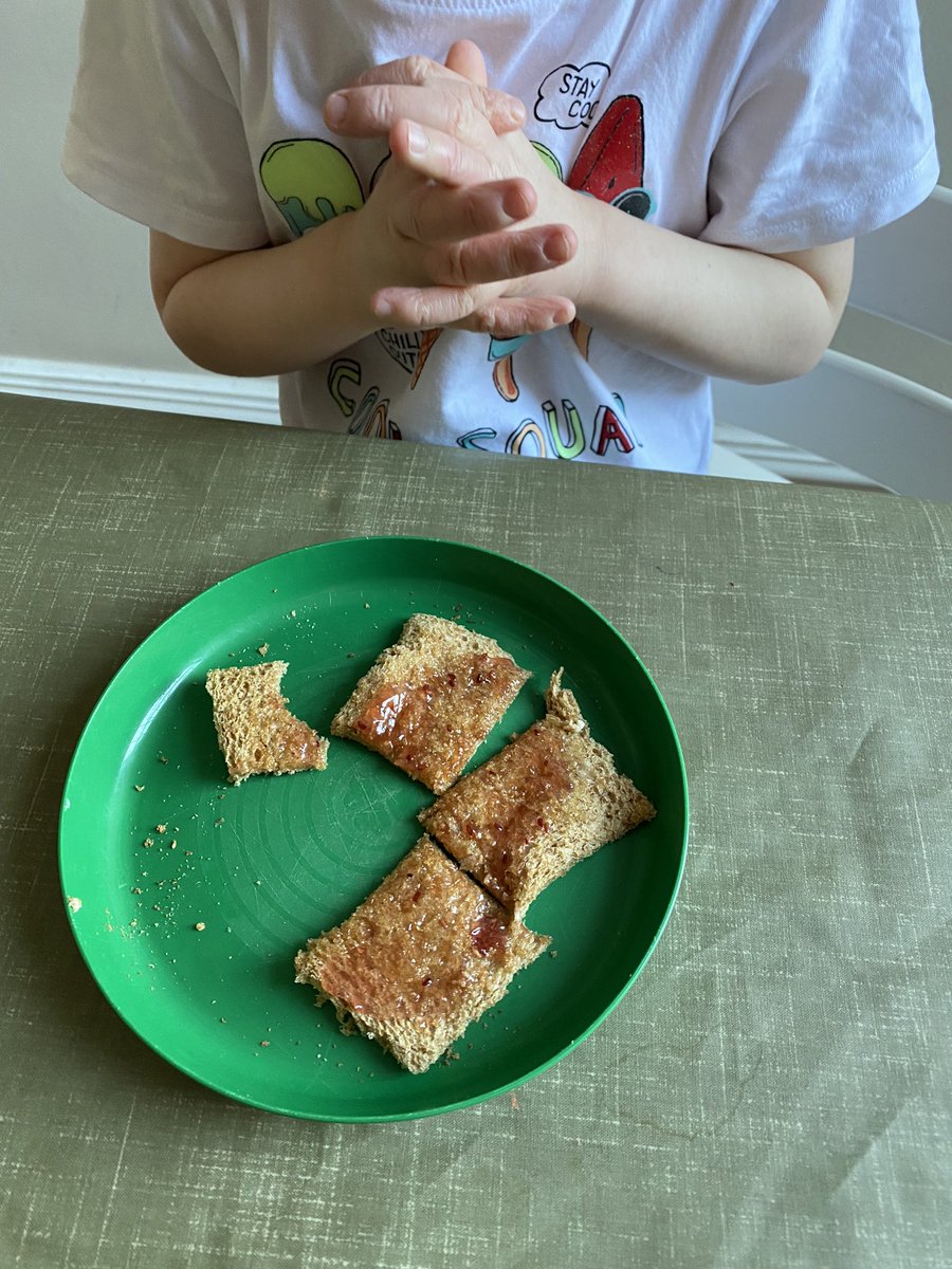 BrowellHook's tweet photo. It’s only since having children I have realized how much structural integrity crusts add to a piece of bread…. https://t.co/ypHoqX0xyf