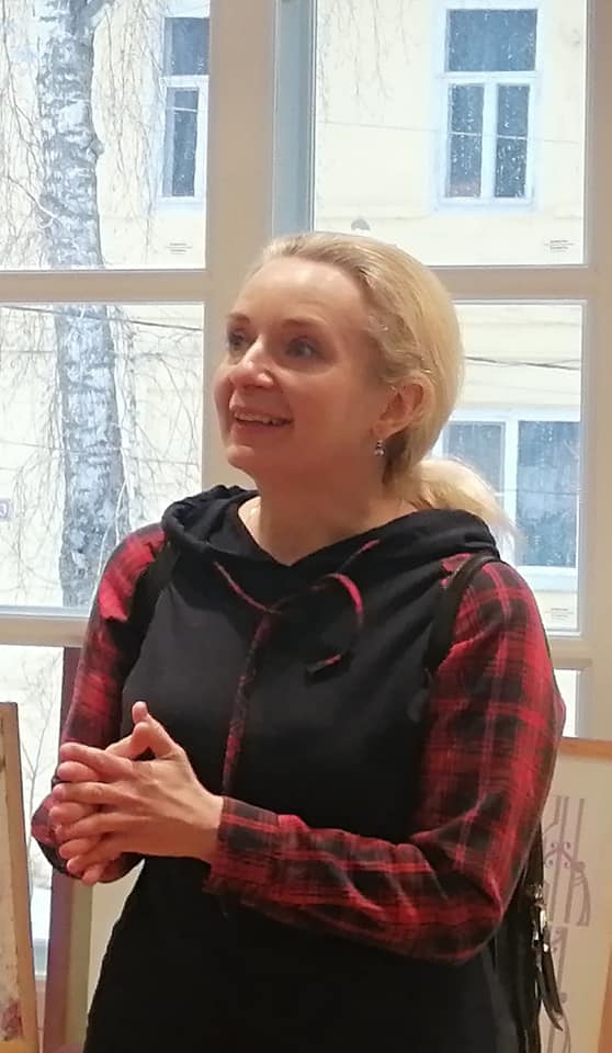 GradKrapivna's tweet photo. Вернули с выставки работы замечательной  тульской художницы Жанны Цинман.
Но не все!))
Две картины Жанна подарила нашему музею.
За что мы говорим ей БОЛЬШОЕ СПАСИБО!))) https://t.co/rptDgskiQx