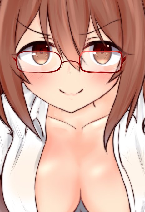 この前の白露さんは本当はこのくらいアップにしてずずずずいと攻めつゆさんに描くつもりだったんだけどおっぱいとシャツの隙間描きたくてあの微妙な距離になりそれを上手く見せる事も出来なかったという経緯がありました

そんな金曜日 