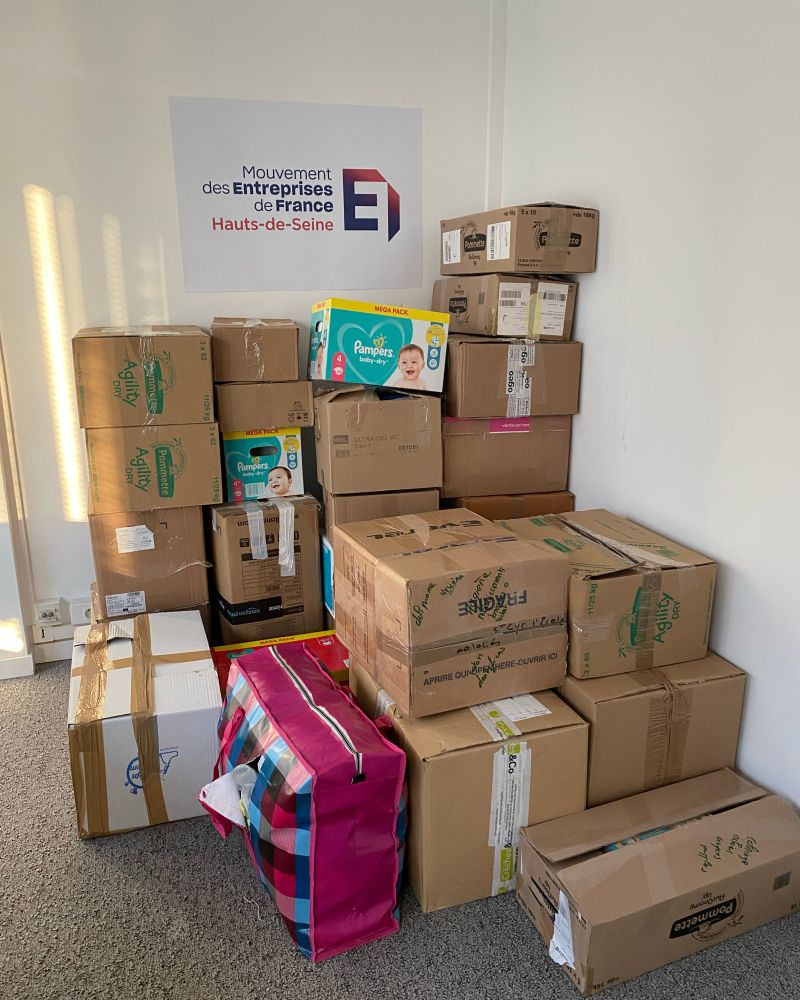 Medef92's tweet image. 🔺 Le @Medef92 est fier de poursuivre son accompagnement pour la collecte de dons aux réfugiés ukrainiens porté par le @MEDEF77 et l’entreprise JPB SYSTEME.
➡️ Pour plus d'informations sur la collecte rendez-vous ici : lnkd.in/g_vsngvz