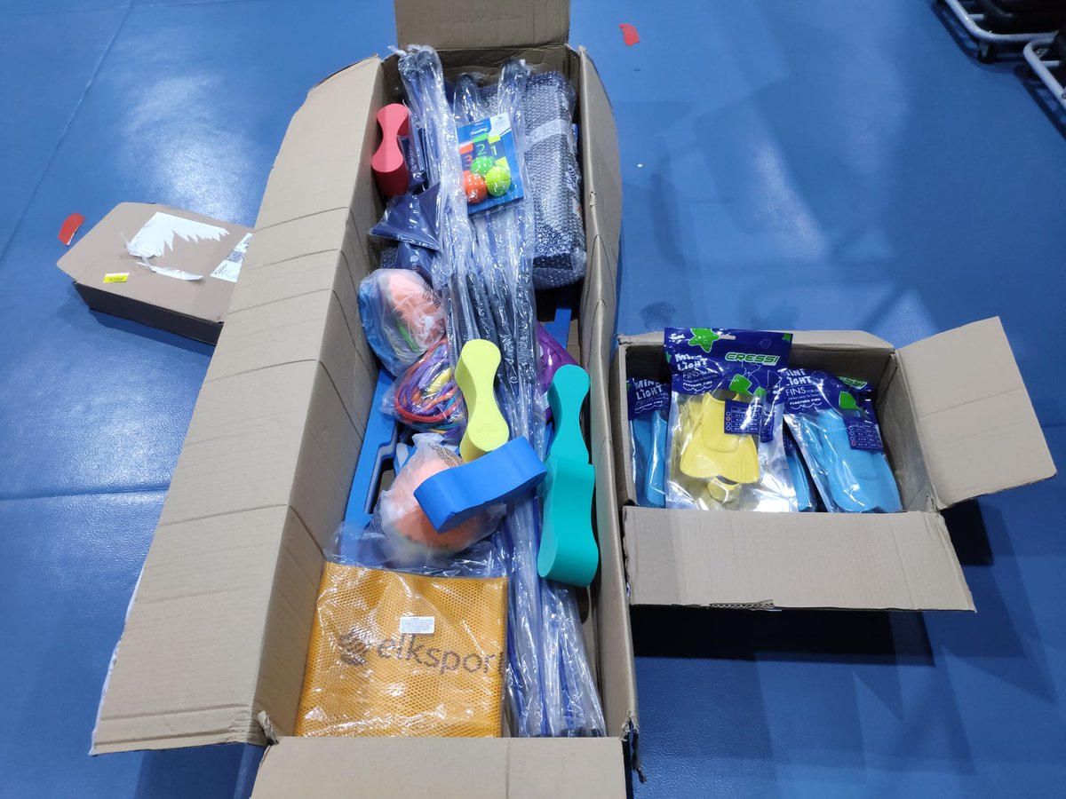 Queremos agradecer a uno de nuestros colaboradores, patrocinadores y amigos, FINQUES TRAVESSIA, el que nos haya proporcionado todo este material para poder seguir con los entrenamientos de la escuela y mejorar tanto técnicamente como físicamente el estado de nuestros triatletas.