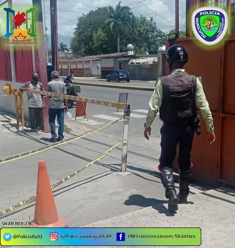 policiafla01's tweet photo. #11Mar Con Instrucciones del Director General de @policiafla01 Los funcionarios realizan recorrido por Sede de la @Alcadia_FLA para fortalecer la seguridad de los linarenses. @Soykarinacarpio @JohendersonMrt @ModernoyProdFla @DulceyParadaM @SPSCAragua https://t.co/Y1hZIXbX8z