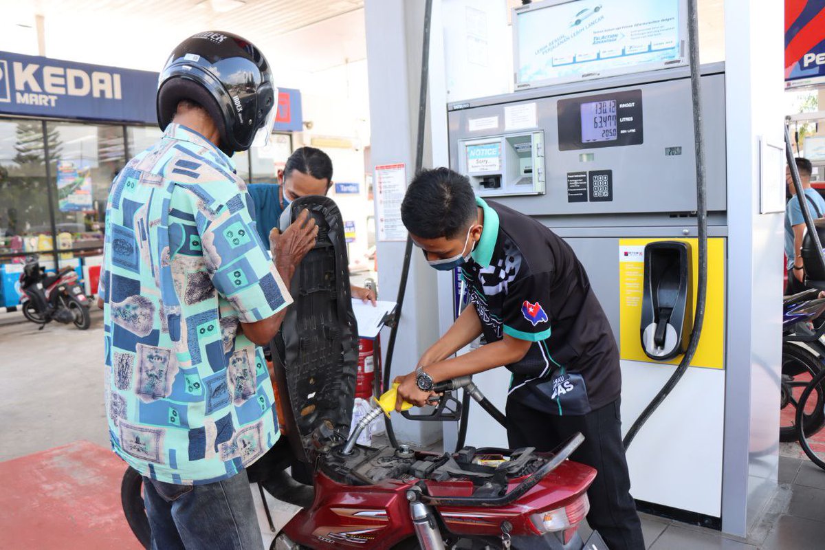 CkgAbdAziz's tweet photo. PETROL PERCUMA LAGI! 😱

#DemiBangsaJohor #PerikatanNasional #PRNJohor #Undi18 #MaharaniPrihatin #MuoSederap #UndiPN https://t.co/YB8I2OwsA0