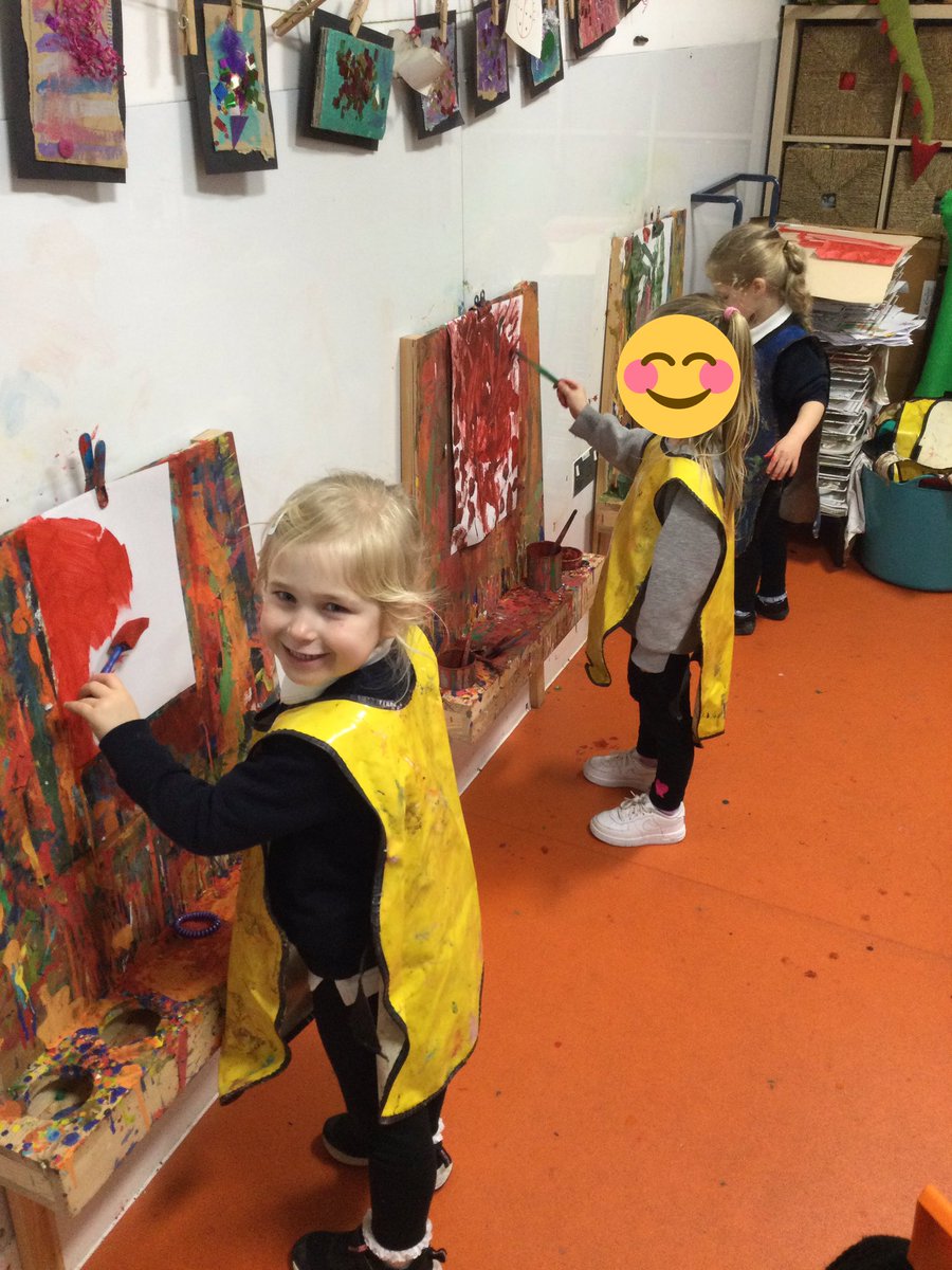ysgolyddraig's tweet photo. This week #YYDcolhuw have been learning about space and the different planets 🪐 we have used the iPads to draw the planets and number them . We have also built and painted rockets and painted pictures of aliens 💫 #YYDthinking #YYDcreativity #YYDdigital https://t.co/P7q4hRT050