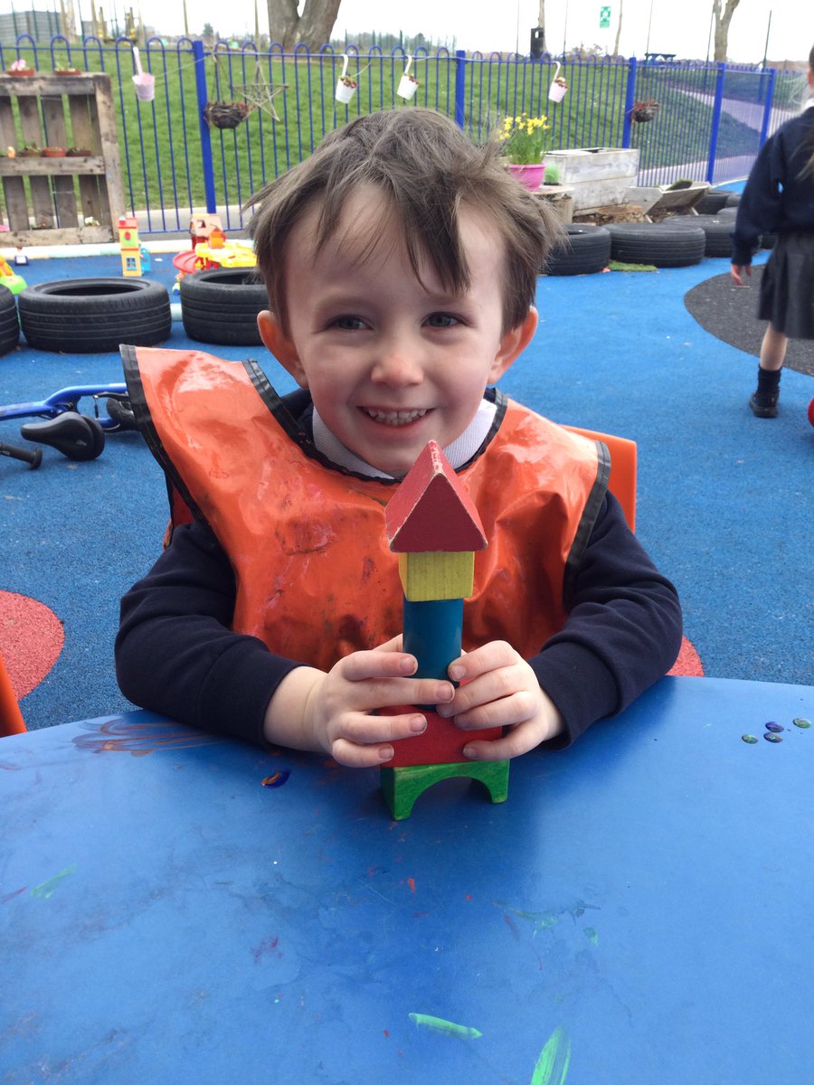ysgolyddraig's tweet photo. This week #YYDcolhuw have been learning about space and the different planets 🪐 we have used the iPads to draw the planets and number them . We have also built and painted rockets and painted pictures of aliens 💫 #YYDthinking #YYDcreativity #YYDdigital https://t.co/P7q4hRT050