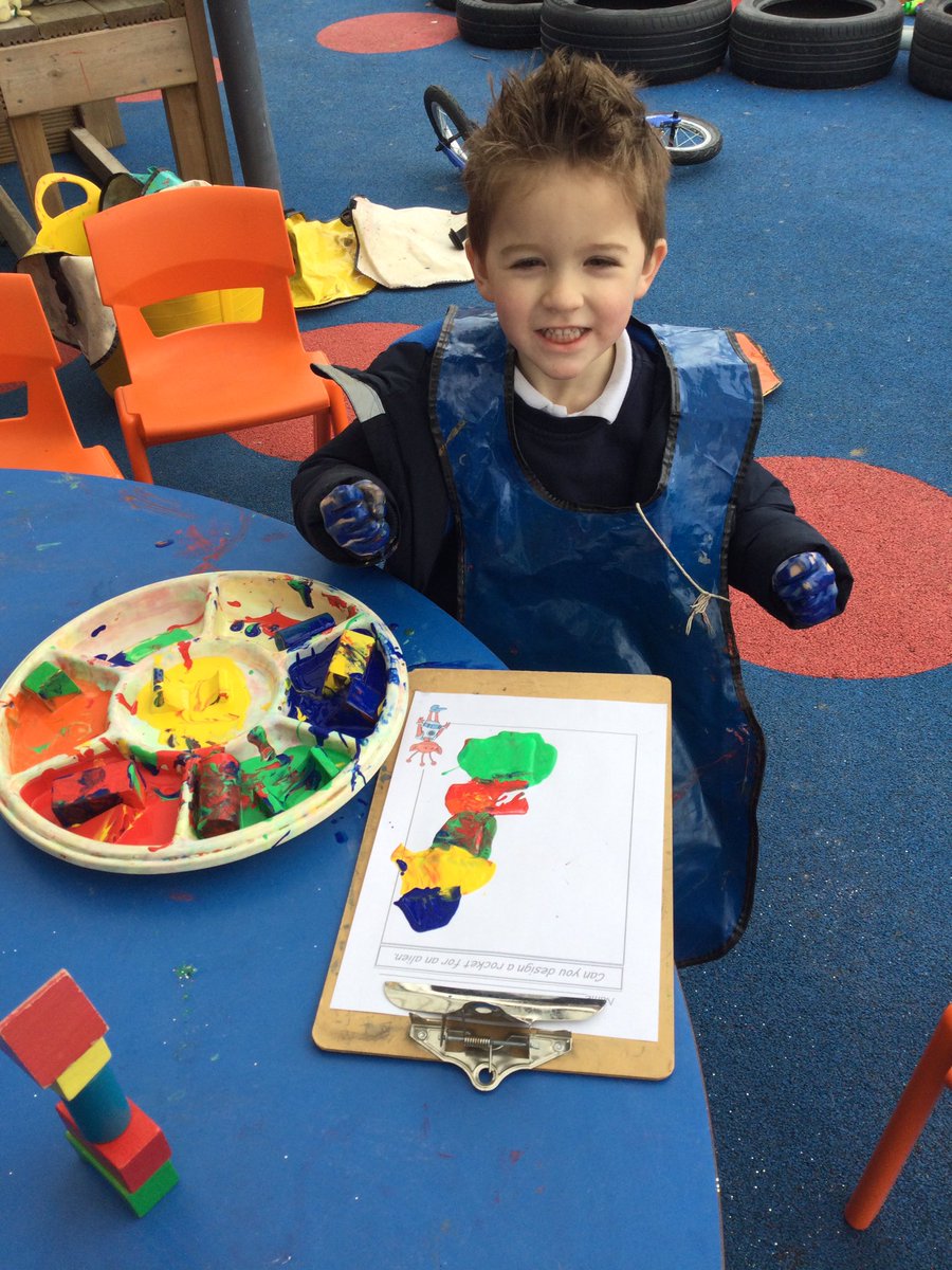 ysgolyddraig's tweet photo. This week #YYDcolhuw have been learning about space and the different planets 🪐 we have used the iPads to draw the planets and number them . We have also built and painted rockets and painted pictures of aliens 💫 #YYDthinking #YYDcreativity #YYDdigital https://t.co/P7q4hRT050