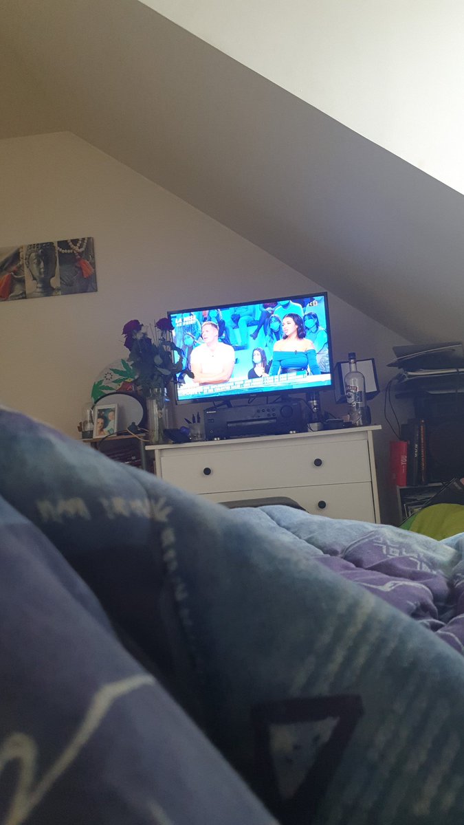 BpSoraia's tweet photo. J'ai l'impression que ma tête vas exploser #TPMP #cyrilhanouna vraiment arrêtez de prendre des gens comme ça 🤦🏻‍♀️! https://t.co/sHY9wxmxWg