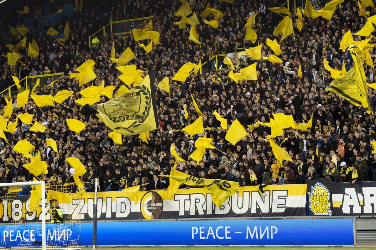 FcNuilen's tweet photo. Gaat helemaal goedkomen in Rome #vitrom https://t.co/BfGv0dQPWy