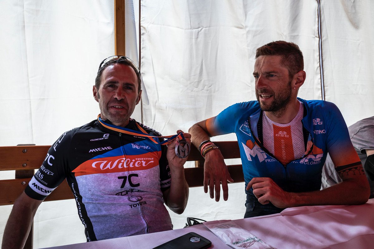 squadrawilier's tweet photo. La #Wilier 7C Force sarà al via con tre coppie alla mitica @CapeEpic, in Sudafrica. Con un duo inedito: Massimo #Debertolis sarà in gara con le due volte vincitore del @giroditalia Gilberto #Simoni.
Leggi la news: https://t.co/OptcEaEAqt https://t.co/PAkJbSqHOG