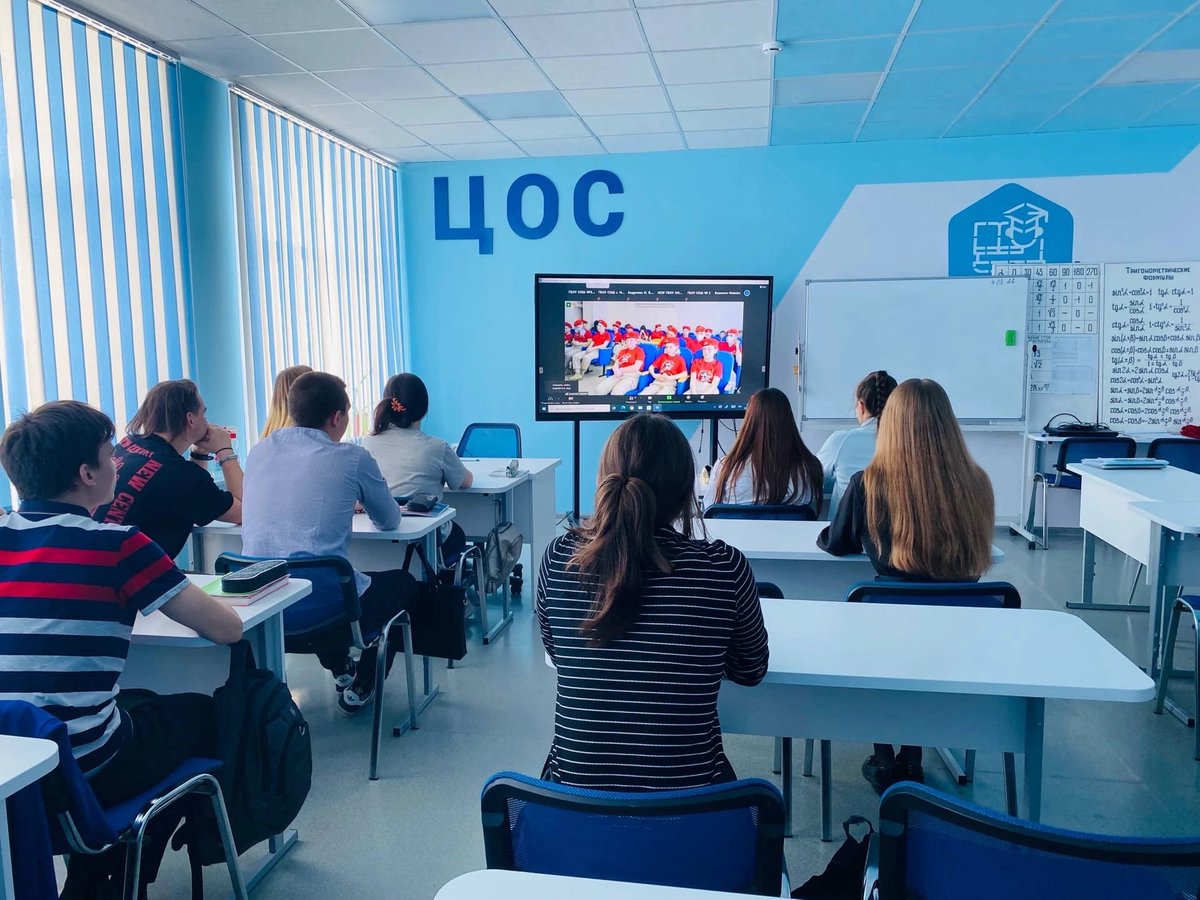 10 марта 2022 г учащиеся и ЮнАрмейцы ГБОУ СОШ №3 пгт Безенчук принимали участие в онлайн уроке, который посвящён первой годовщине закладки латунной гильзы с землёй с места захоронения Алексея Девяткина в деревне Виллет коммуны Лирнё Королевства Бельгии