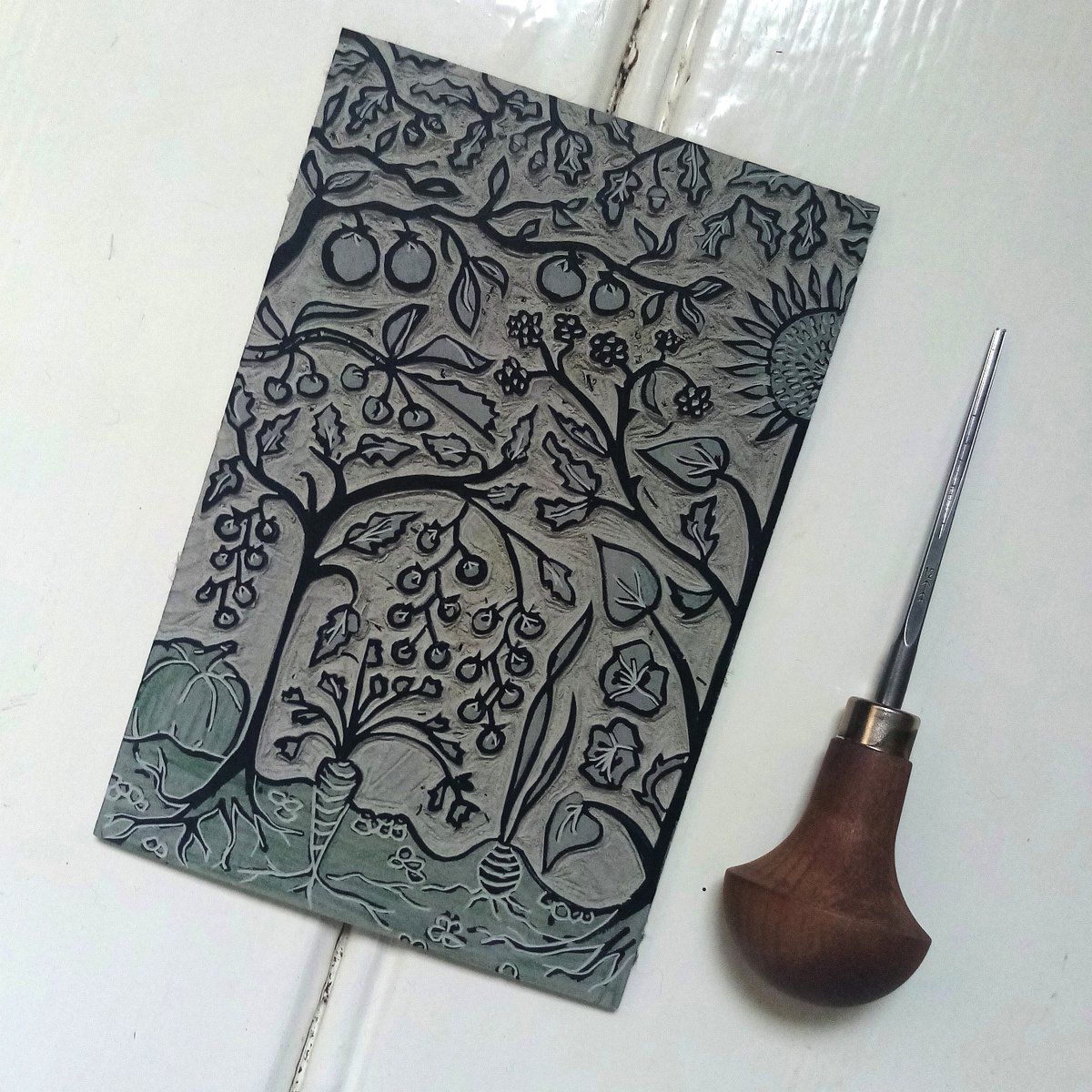 APrintmaker's tweet image. Carved linocut block ready for printing. This is for #ThoughtPressProject who are 50 #ukprintmakers raising funds for #ediblerotherhithe &amp;amp; #trusselltrust. This year's theme is #growing &amp;amp; #gardening 

#howdoesyourgardengrow #growyourown #allotmentlife #allotment #linocut #plantart