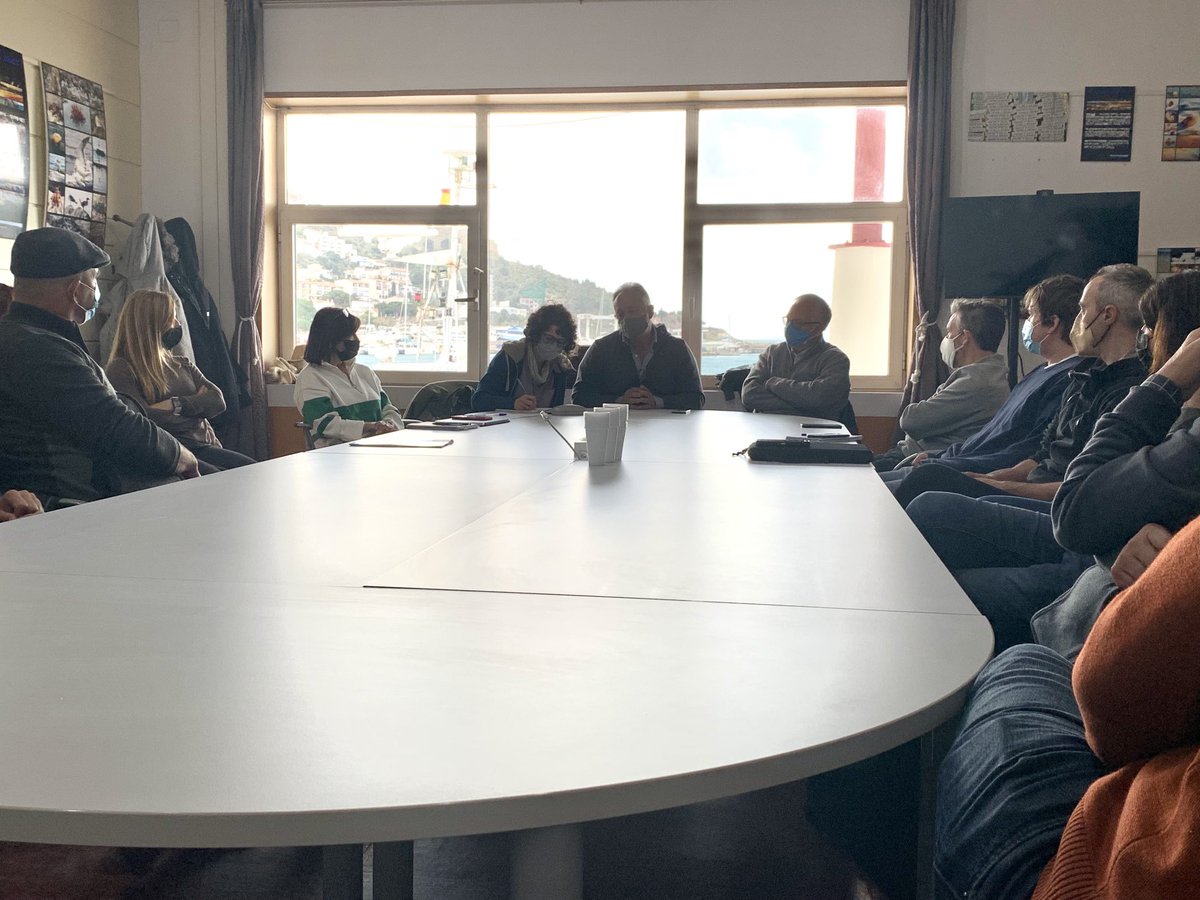 “Estamos aprendiendo de los científicos y los científicos de nosotros” hoy en la visita a los pescadores de Roses en el marco de #LifeEcorest  ⁦<a href="/ICMCSIC/">ICM-CSIC</a>⁩ coordina este proyecto que busca restaurar 30.000 hectáreas de hábitat marino <a href="/EuroVertiC/">EuroVértice</a>⁩ ⁦@martardm1⁩