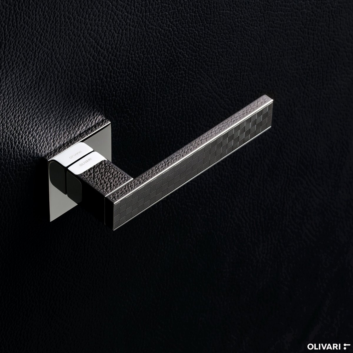 “                #Olivari
El director de <a href="/SPENDINmagazine/">SPEND IN</a>, <a href="/Ricardo_SPENDIN/">Ricardo Gimeno</a>, es un enamorado de «la esencia de lo esencial», la elegancia y el buen gusto, y es, por ello, un fiel enamorado de OLIVARI, especialmente de nuestra colección Guilloché.
➡️ olivari.it/guilloche