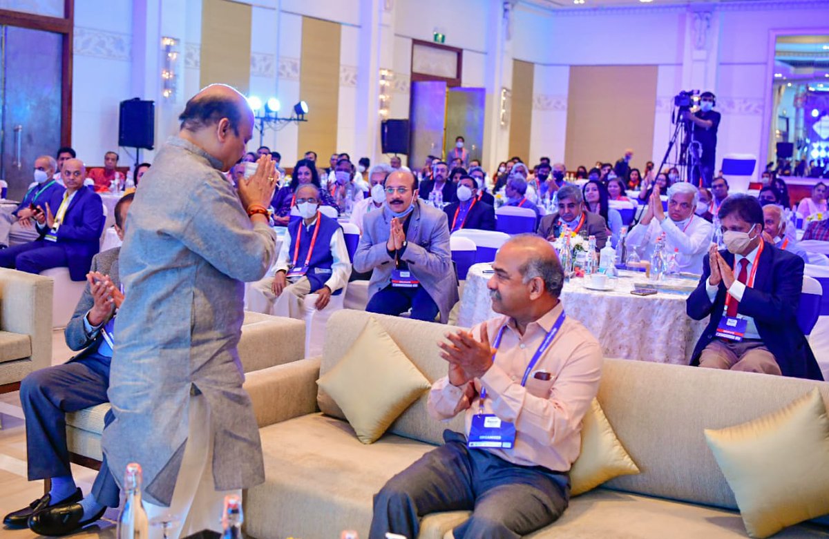 Attended #DHBengaluru2040 Summit &amp; chalked out our Govt’s vision for the city over next two decades. Thanks <a href="/DeccanHerald/">Deccan Herald</a> for getting India’s most influential Policymakers, Corporate Titans, Entrepreneurs, Activists &amp; Celebrities to design roadmap for ‘India’s Silicon Valley’.