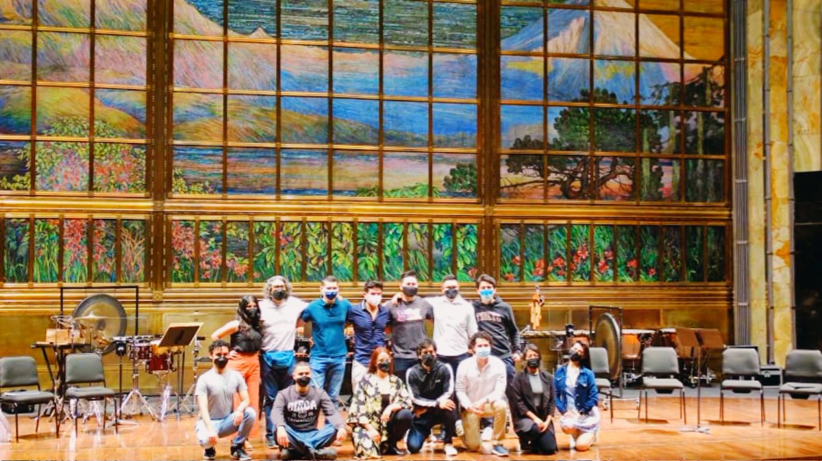 Terminando el ensayo general en la Sala Principal ✨ Me encuentro con 9 compañeros y músicos del <a href="/ConservatorioMX/">CONSERVATORIO MX</a> ahora COLEGAS en escena! 🤍🤍🤍