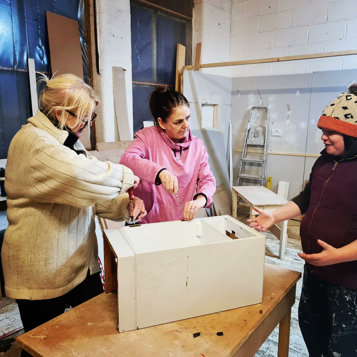 Southmanctrail's tweet photo. Thanks to @recycle4gm we held our very first fully funded little library upcycling workshop with @mylesinteriors. Jenny &amp; Audrey joined us and did a great job with the 1st transformation,whilst learning the skills to do their own upcycling projects. #R4GM #Manchesterlibrarytrail https://t.co/u3J9XzpvdT