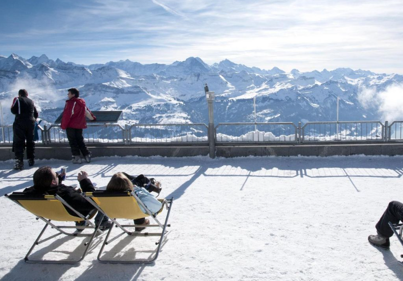 STCorpComm's tweet photo. #SchweizerWinter zu Fuss: #BrienzerRothorn für nur 10 CHF! Für Fussgängerinnen / -gänger noch bis Ende Saison! #IneedSwitzerland ❄️🥾🇨🇭⛰️ @madeinbern @ilovelucerne https://t.co/K4dYWNJI9x