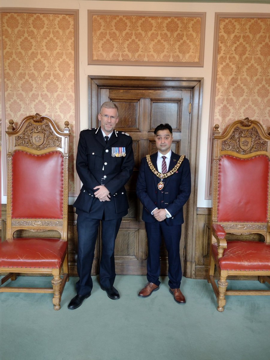 CCLeicsPolice's tweet photo. Good to meet with Lord Mayor @Deepak_Bajaj yesterday afternoon to talk about all things #Leicester https://t.co/zzMPN5eWzI