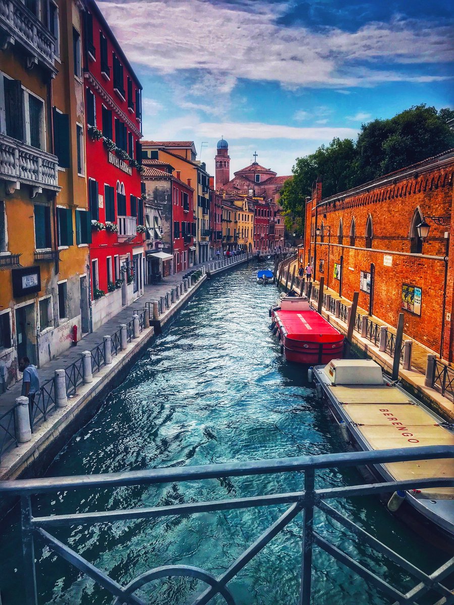 Hey everyone, here is my 1/1 nft's 

'' TRAVEL WITH ME - VENICE EDITION ''
Venice, I am in love with all the canals and stunning little streets. 
here are some most beautiful captures from 'city of love' opensea.io/collection/ven…