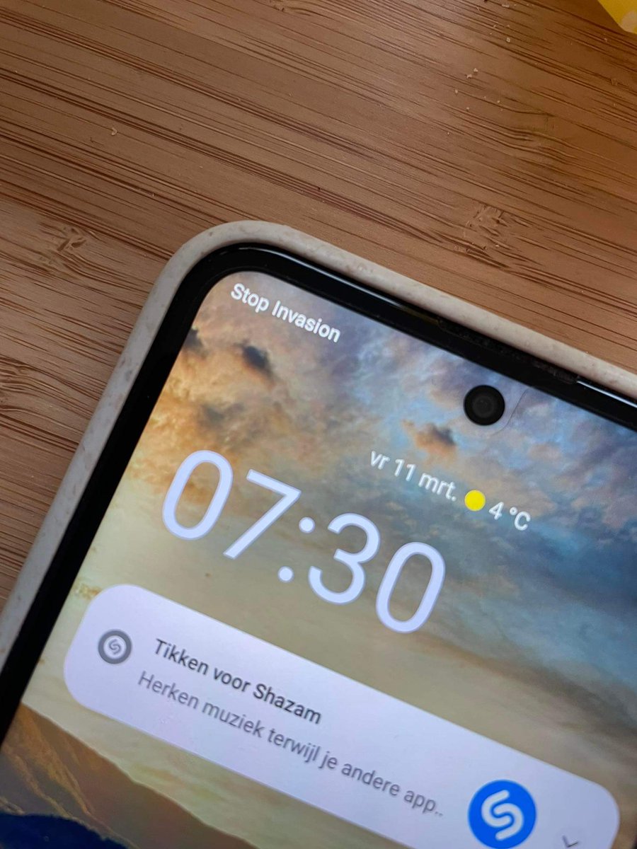 wstaelens's tweet photo. My @nokia @Android this morning 😮🙏🇺🇦 #StopInvasion #Ukraine https://t.co/eRAR6MsH9m