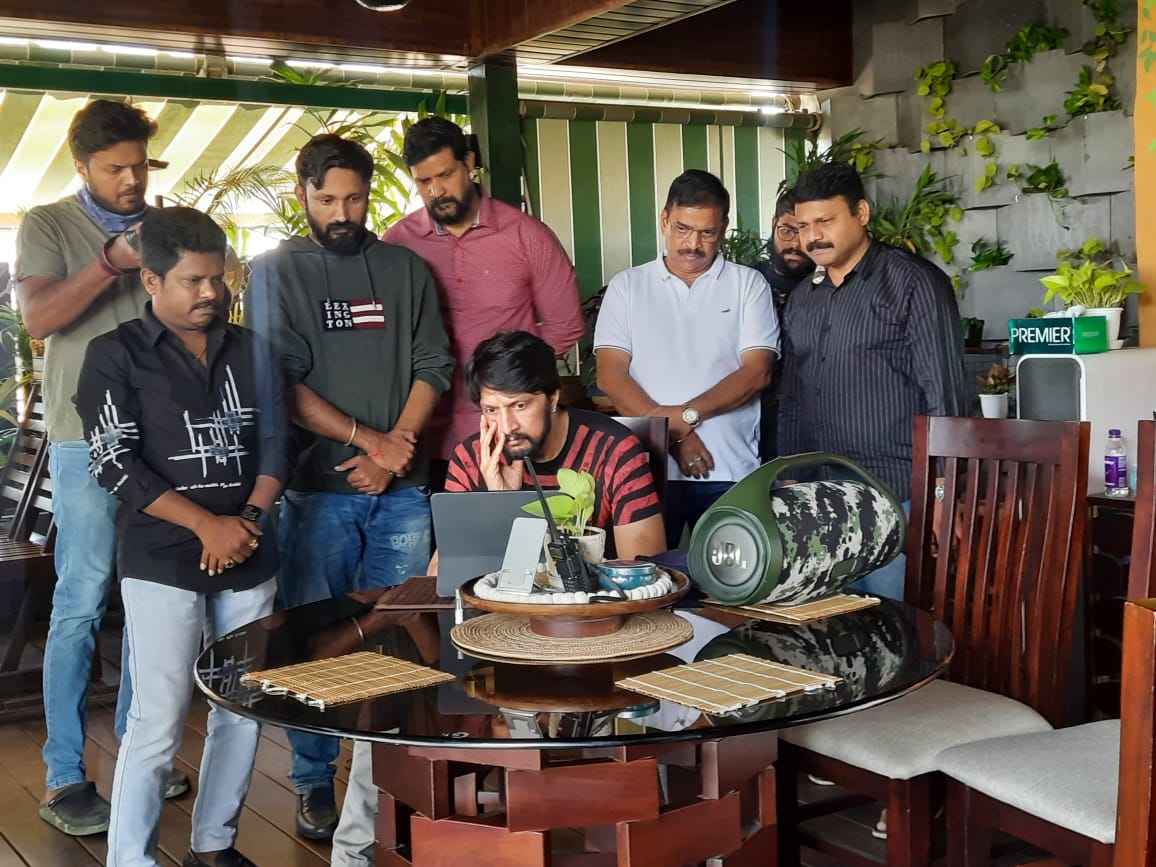 TheSudeepTrends's tweet photo. Boss @KicchaSudeep releases #James track..

Wishing the best to the movie from all sudeepians ❤️🎉💥
👇
Kannada : https://t.co/cXJjMdDdsN
Tamil : https://t.co/3TTVaGAGjo
Telugu : https://t.co/wvE3QwQzDc
Malayalam: https://t.co/Z3qZkgGvK5
Hindi :
https://t.co/f9tilCSvG5 https://t.co/TGZwtOmAFy