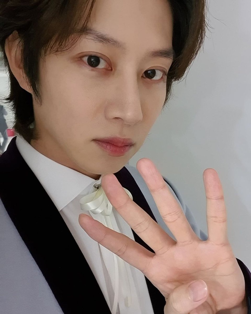 SujuInsUpdates's tweet photo. [#HEECHUL] 211231 kimheenim Instagram update

"40🍒
.
.
#2022"

#슈퍼주니어 #SuperJunior 
https://t.co/46Qh4xOB7P https://t.co/da8KVK29RS