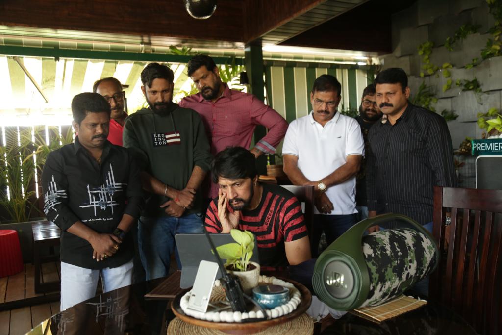 MithilJ7's tweet photo. . @KicchaSudeep unveils the second song from #PuneethRajkumar #James
out on @PRKAudio @BahaddurChethan directorial backed by #KishorePathikonda to release on #March17 👇 #NSRajkumar #ManjunathGowda
https://t.co/TDlHxaIsyw https://t.co/JwixDBfY8H