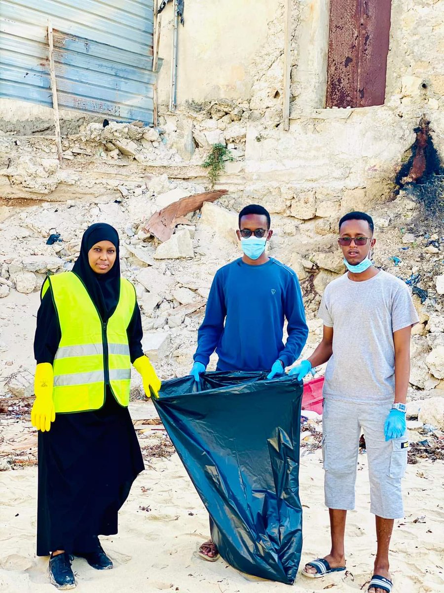 AhmedHshi's tweet photo. Muwaaddinnimadu waxa ay u baahan tahay in aan gudanno!. Waa in aan dalkeenna wax u qabanee haba yaraatee!.🇸🇴

Nadiif soo ku naso.😊🇸🇴💯
#Nala_nadiifi_dalkeenna 🇸🇴🥰
#ololaha_nadiifinta_xeebta_liido
#Maya_qashin🚫🙅‍♀️.

@NajmaBila https://t.co/2rjuysDcD6