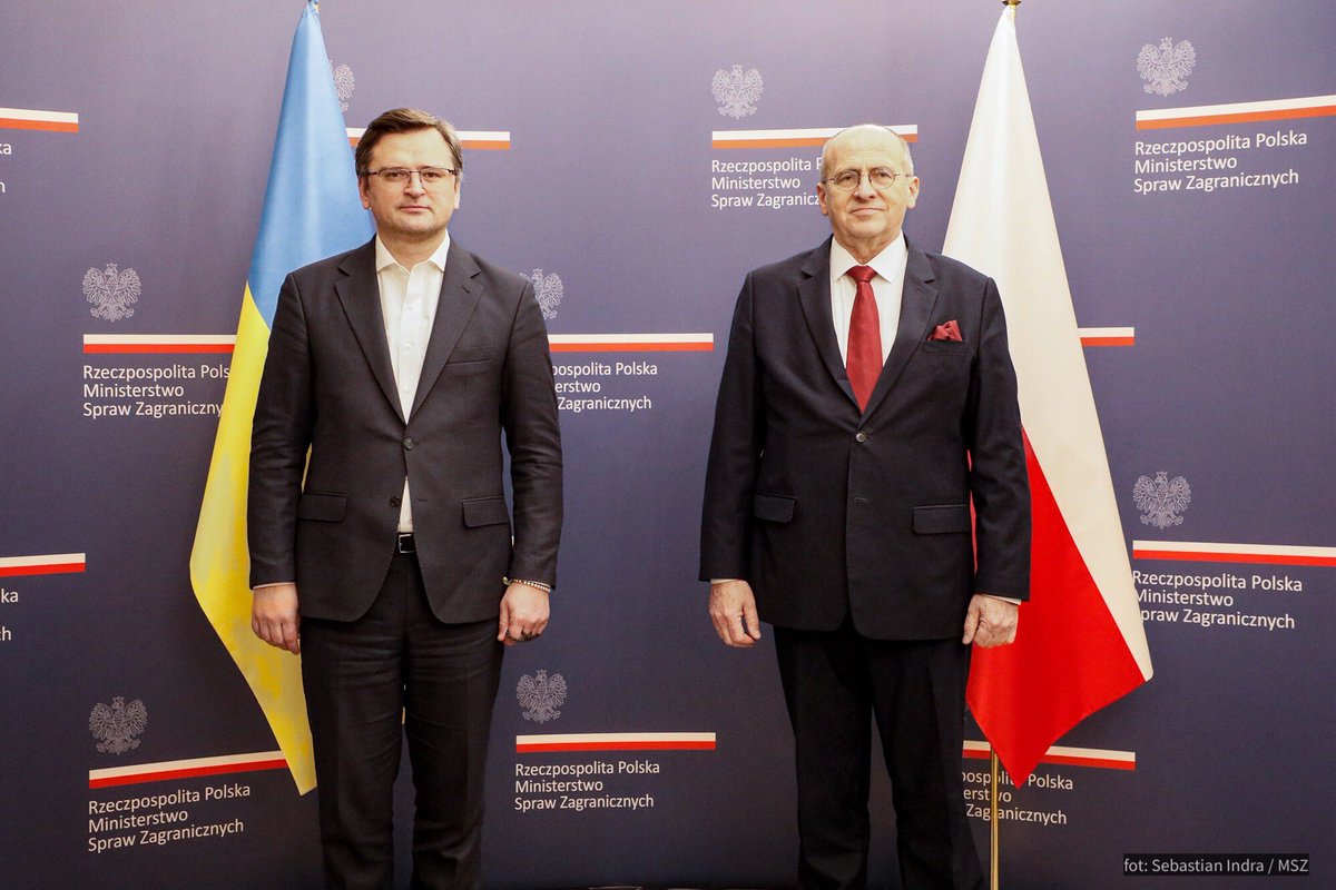 Wczoraj w Warszawie min. <a href="/RauZbigniew/">Zbigniew Rau</a> spotkał się z min. SZ Ukrainy 🇺🇦 <a href="/DmytroKuleba/">Dmytro Kuleba</a>.
 
Tematem wieczornej rozmowy ministrów była sytuacja bezpieczeństwa na Ukrainie.
 
Szef 🇵🇱 dyplomacji zapewnił o niezmiennym wsparciu Polski dla Ukrainy w obliczu rosyjskiej inwazji.