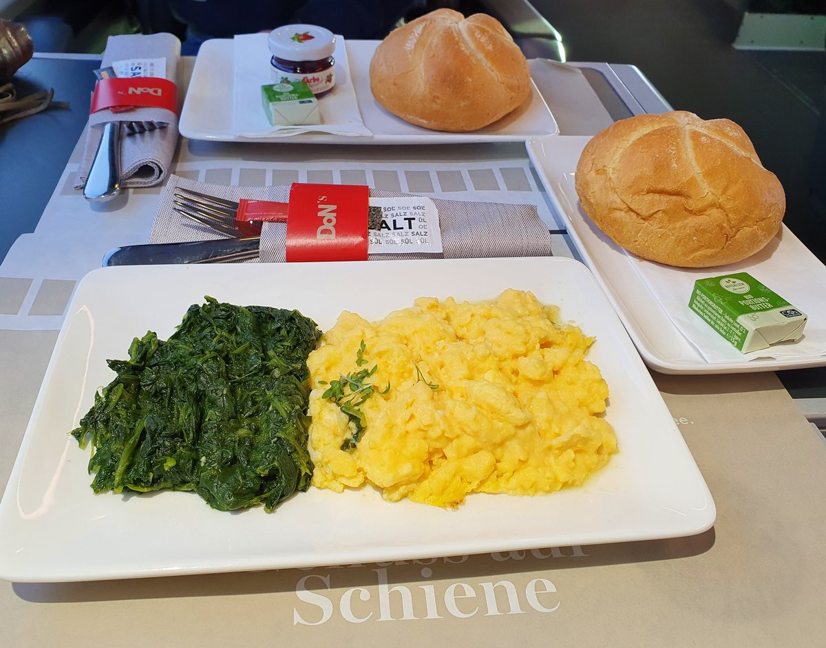 Der_Schwab's tweet photo. Auf geht's nach Venedig! Die Überschienung des Semmerings wurde mit einem Frühstück gebührend zelebriert @_DiningCar @unsereOEBB #RJ131 https://t.co/hqKyddvh6l