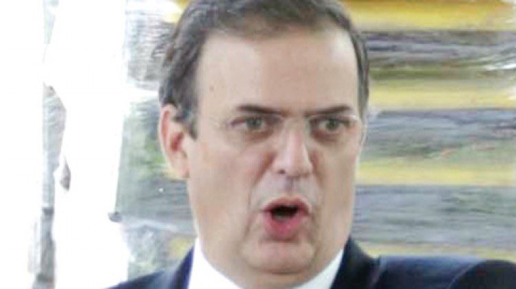¿Qué pinche cart…a ver, ¿qué? ¿Que dijo qué? Oh, mon Dieu!