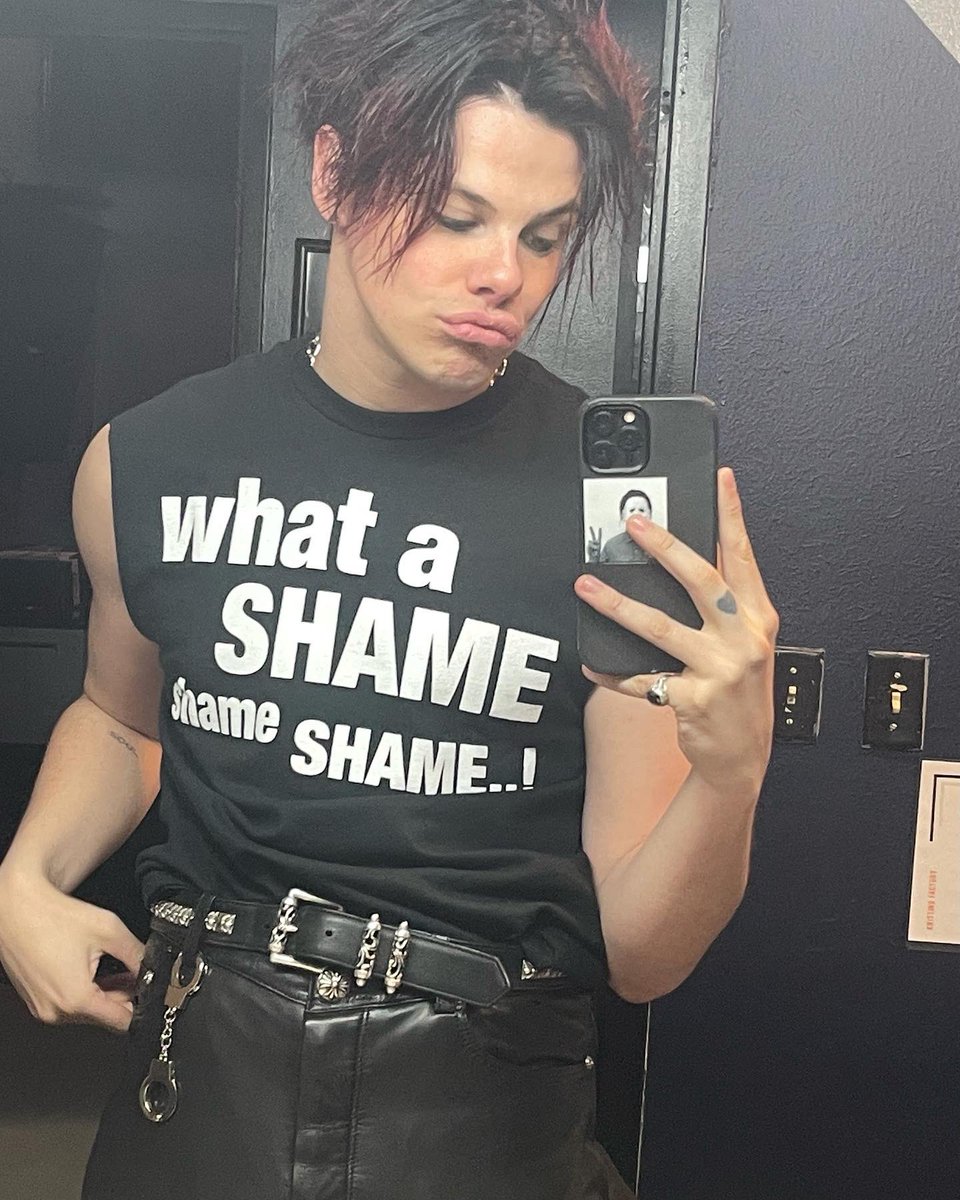 bhcforever's tweet photo. #yungblud 🖤 https://t.co/6SSylF4GPH