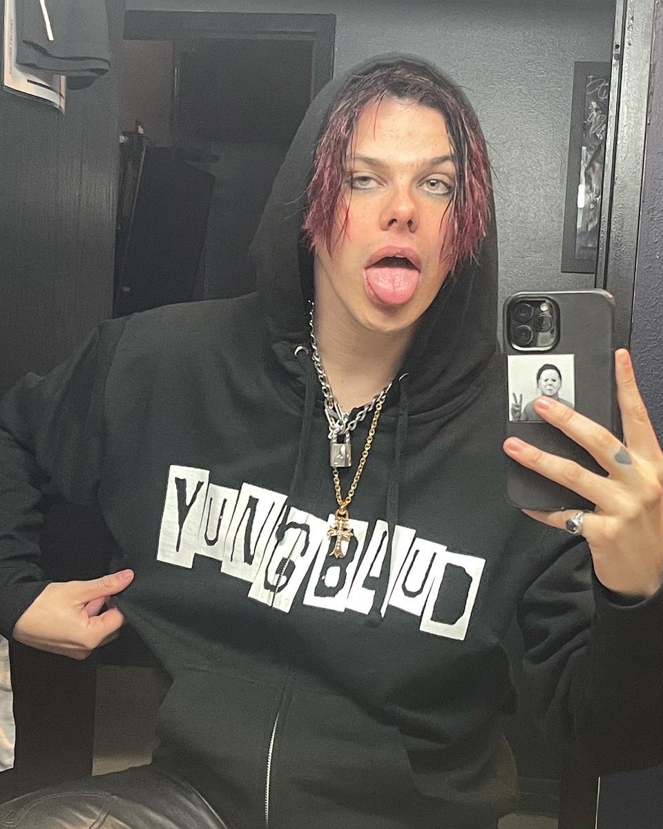 bhcforever's tweet photo. #yungblud 🖤 https://t.co/6SSylF4GPH