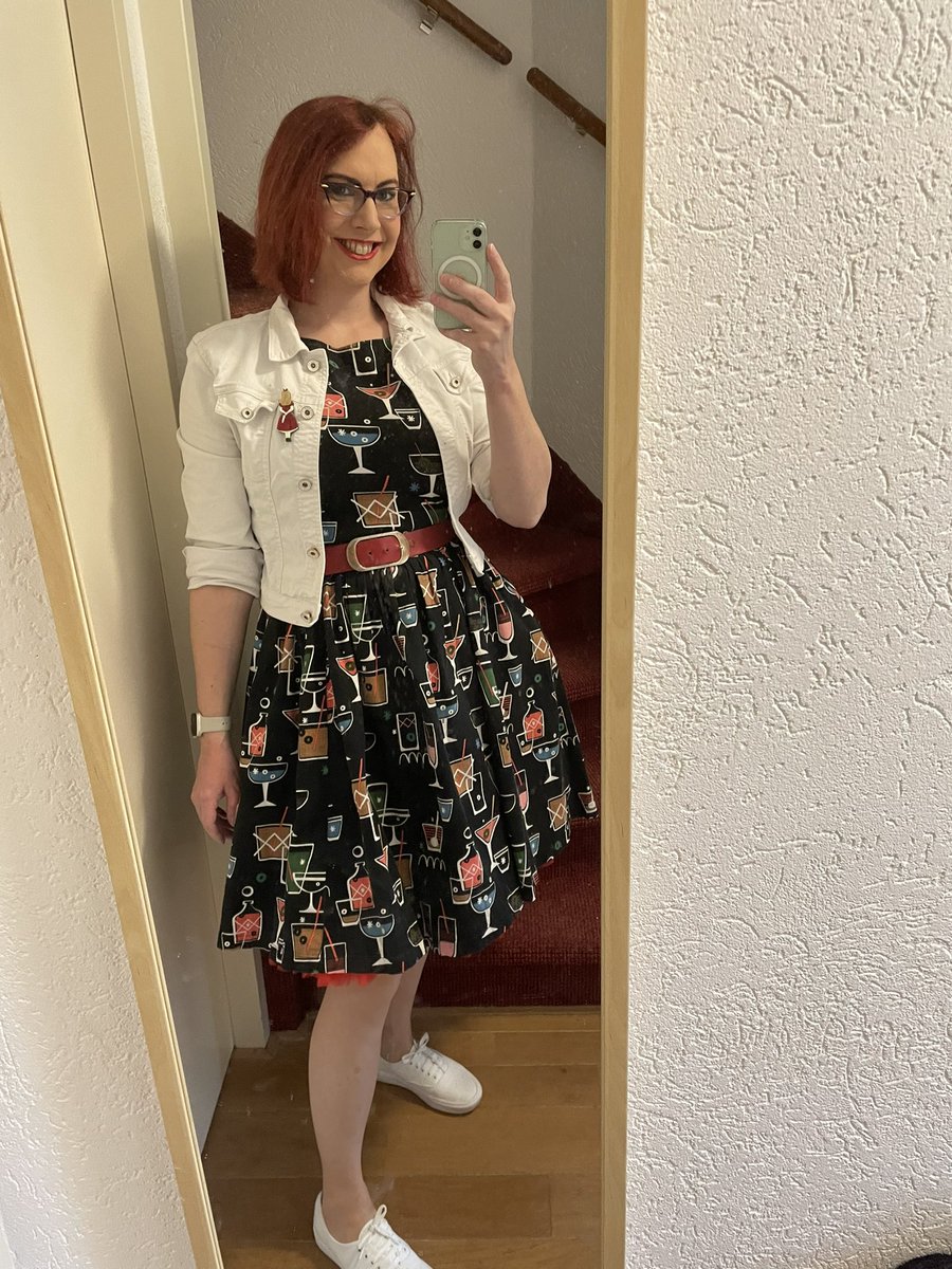 Stacy_Cash's tweet photo. After 3 weeks of no mirrors, internet or energy #ReverseCasualFriday again!

Still no energy, but as that means I can’t walk or cycle I can at least get dressed up again on a Friday morning.

Dress: @LindyBopDresses 
Jacket: #Terstal
Brooch: #TantalisingTreasures
Shoes: @VANS_66 https://t.co/d3qZqF8Cjt