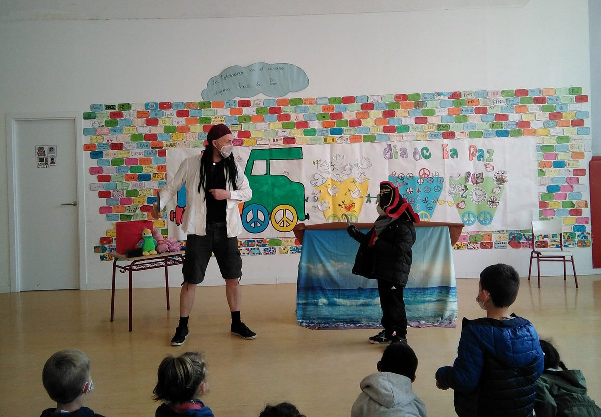 ¡English Theatre! 
A fun and amazing way of learning the English language.

Un año más, desde los más peques a los mayores del Juande, pasaremos a disfrutar un gran momento con <a href="/Chameleonteatro/">Chameleon Theatre!</a>.

#englishlearning
#chamaleontheatre