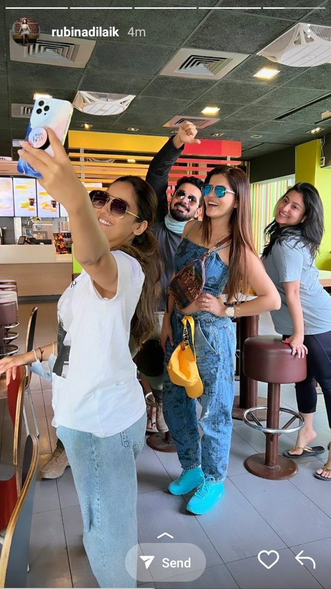RubinaXPriya's tweet photo. Let the journey begins..
Woahhhhh
#RubinaDilaik
#AbhinavShukla
#srishtyrode
#benaf https://t.co/br30F94rrF