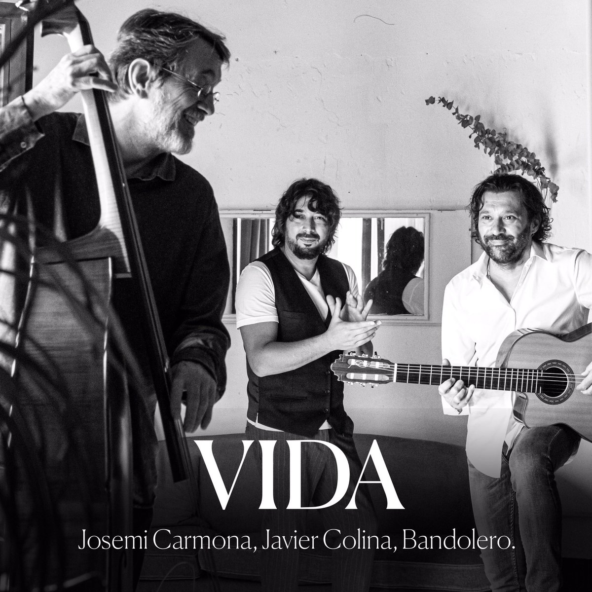 TalentoOnFire's tweet photo. ❤️ ¡VIDA ya está disponible en todas las plataformas digitales! 👉 https://t.co/NQKTcD1ADJ

🔥 Unos fandangos exquisitos que dan nombre al nuevo trabajo discográfico de Josemi Carmona, Javier Colina &amp; Bandolero (De Cerca). 

¡No os lo perdáis! 

#OnFire #DeCerca @UniversalSpain https://t.co/kJpeaALy8U