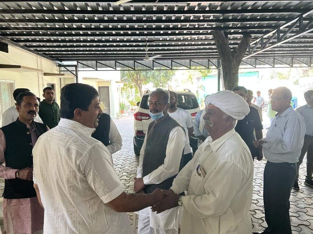 ChaniyaDildar's tweet photo. आज कैबिनेट मंत्री साले मोहम्मद ने सुबह जयपूर आवास पर | आमजन से मुलाकात का समस्या का समाधान किया
#Jaipur #Rajasthan
@ShaleMohammad_ https://t.co/qbzF4mn9nW