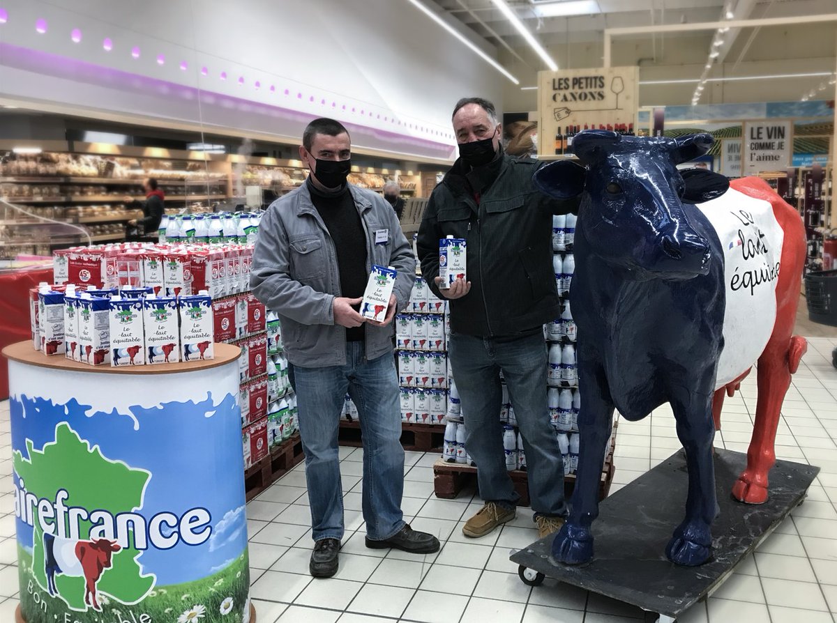 Fairefrance's tweet photo. Merci à Monsieur Bernard Andruch, responsable des produits frais du @Leclerc #Chambly de nous avoir envoyé cette photo de nos #agris @Fairefrance ! Lait demi-écrémé en brique, bouteille 50cl, #Bio ou encore notre #LaitEntier Com'Avant, il y en a pour tous les goûts ! 👏🥰🤩🥳👇 https://t.co/fNulya09Lb