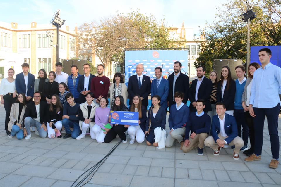 MLGparticipa's tweet photo. La ilusión de los ganadores #TourdelTalento 
@FPdGi  #Curioseadores @maristasmalaga  por su plan de enseñar las #SoftSkills en el sistema educativo y #TheResearchers @ColegioEP  por unir a estudiantes y #tejidoempresarial. #Reto3+ #ImpactoSocial #PlanInnovaciónMLG 
@MLGparticipa https://t.co/88k4JdfJh6