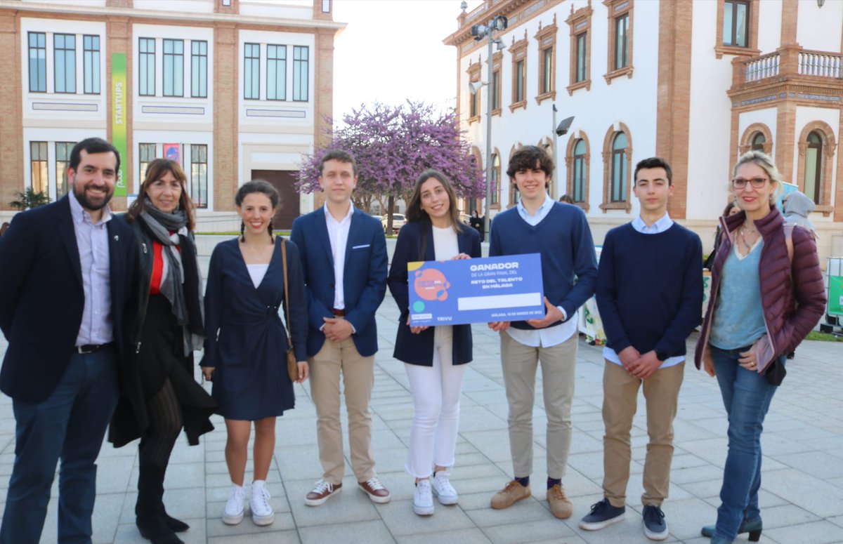 MLGparticipa's tweet photo. La ilusión de los ganadores #TourdelTalento 
@FPdGi  #Curioseadores @maristasmalaga  por su plan de enseñar las #SoftSkills en el sistema educativo y #TheResearchers @ColegioEP  por unir a estudiantes y #tejidoempresarial. #Reto3+ #ImpactoSocial #PlanInnovaciónMLG 
@MLGparticipa https://t.co/88k4JdfJh6