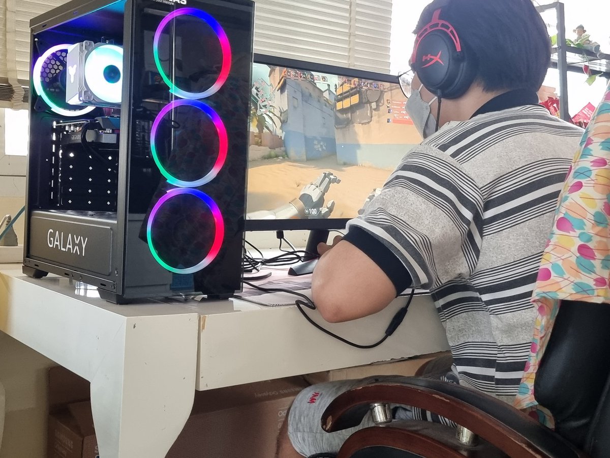 MayWongST's tweet photo. #Thailand medical experts say #COVID19 lockdown of schools contributed to #gaming addiction rise. Psychiatrists report seeing more new patients. Many addicts also becoming younger aged between 9 &amp; 12 years old. Watch story 👉🏼 https://t.co/XGYc5TGUiZ  
#whatshappeninginthailand https://t.co/TRhHaVEwn5