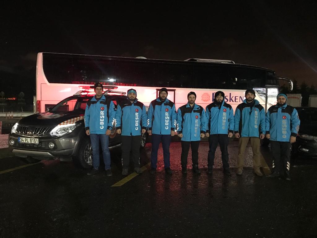 İstanbul'da etkisini arttıran kar yağışı nedeniyle dün geceden bu yana #Beşir Ekiplerimiz, <a href="/AFADBaskanlik/">AFAD</a> tarafından belirlenen lokasyonlarda oluşabilecek olumsuz durumlara yönelik hazır bir şekilde bekliyor.

#İyilikHerYerde