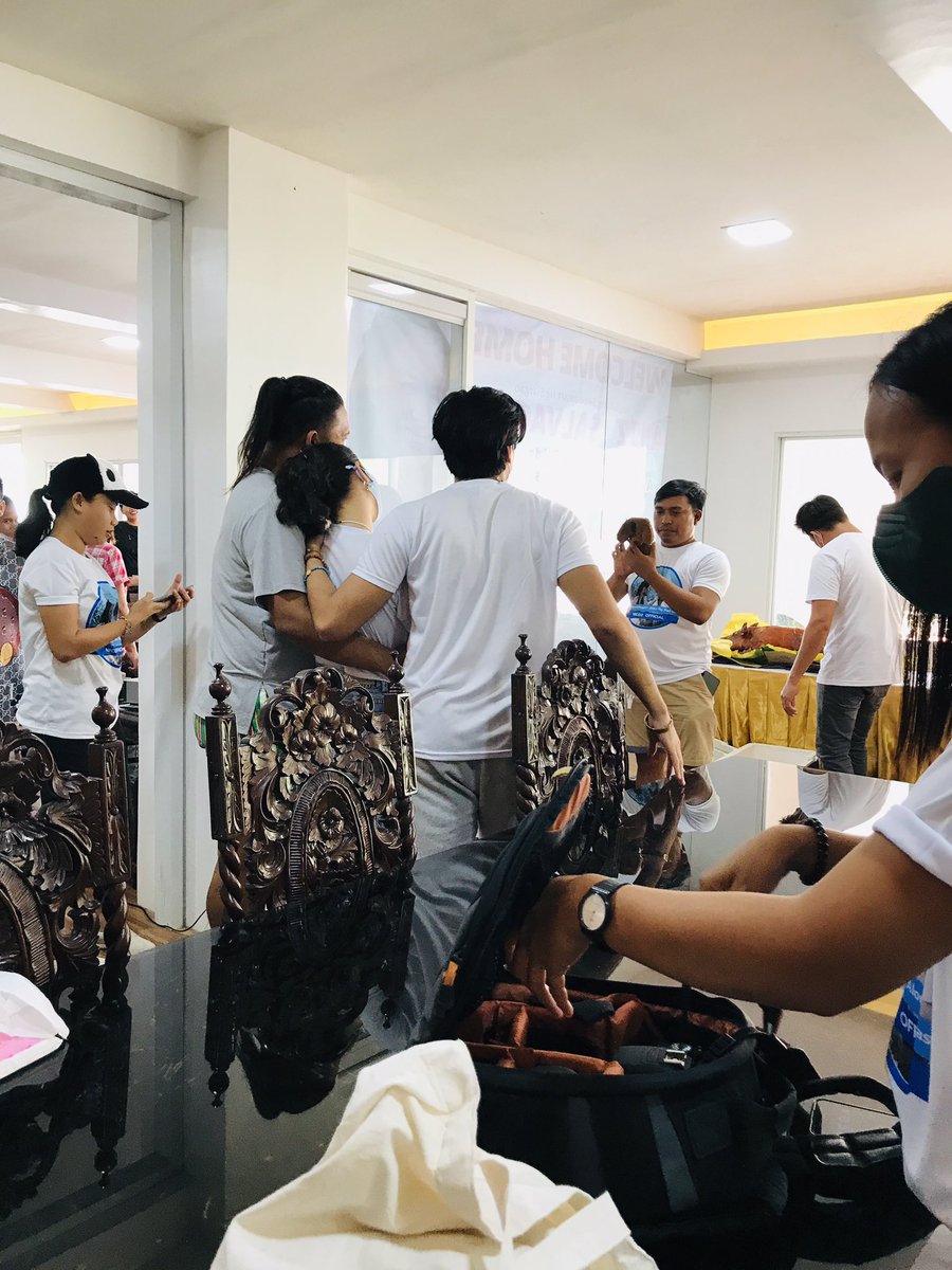 upsidedownnics's tweet photo. Yung kamay mo nico,,hahaha,at yung bracelet pala

NICOJI FINALLY HOME 
#BangonSiargao https://t.co/Yk7a1Iw69p