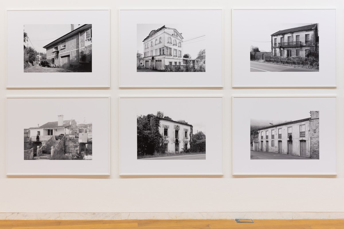 #Cruzamentos é unha mostra que reivindica o rico e o diverso, conectando artistas de longa traxectoria con creadoras e creadores novos ou de media carreira, artistas que crean desde #Galicia e outros que o fan en diferentes puntos da xeografía 👉 bit.ly/Expo_Cruzament…