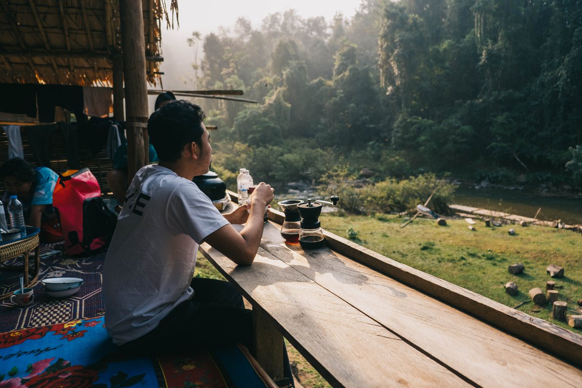 myseasontrip's tweet photo. หมู่บ้านโป่งแง้น เป็นหมู่บ้านที่ไม่มีสัญญาณโทรศัพย์ และไม่มีไฟฟ้าใช้ เราจะเลิกติดต่อจากโลกโซเชียลสั��หนึ่งวัน เพื่อทำให้เราได้อยู่กับตัวเองมากขึ้น หลีกหนีความวุ่นวายมาชาร์ตแบตให้กับตัวเองบ้าง @ReviewTourThai @Review_Thailand #เชียงใหม่ #บ้านโป่งแง้น #ฤดูที่ฉันเที่ยว https://t.co/g0g1wcfzBp