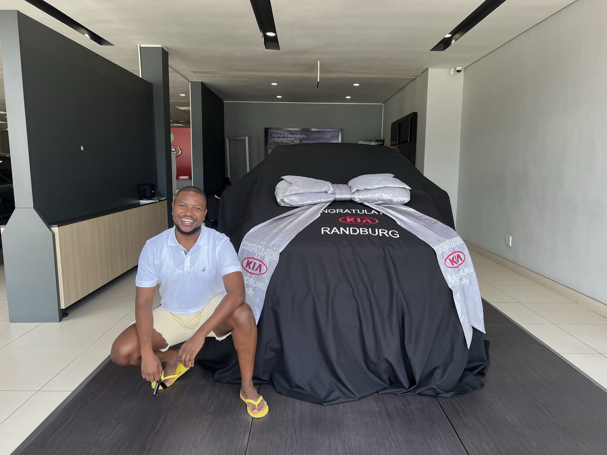 dearbheki's tweet photo. omg, I bought a car. 🚘 https://t.co/egEa3ZuYiz