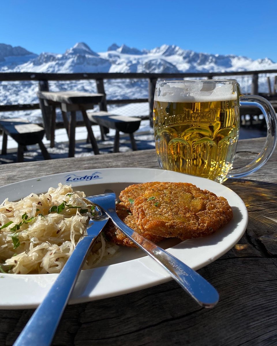 DachsteinKripp's tweet photo. Yummy 😋 What do you prefer at a stop off? Something traditional sweet e.g. Austrian „Germknödel“ or something savory with a glas beer? 

#dachsteinkrippenstein #krippenstein #delights #essen #foodie #germknödel #dachstein #krippenstein https://t.co/2dP7Xyyrhp
