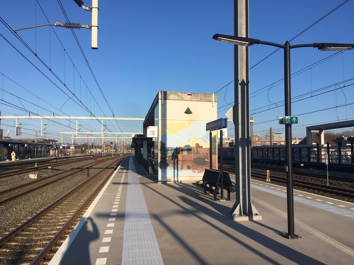 MooiAvontuur's tweet photo. #oosterkade
#UtrechtVaarscheRijn
Het blijft mooi, zeker op zo’n zonovergoten ochtend! https://t.co/LFCOc1w0S1